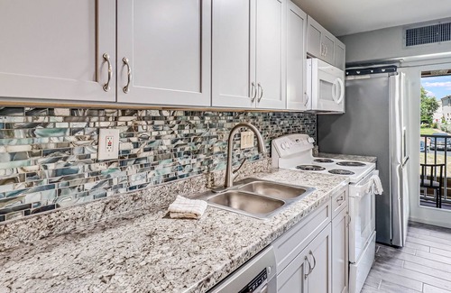 Corpus Christi Condo | Anchor Resort 122 | Condo with in/outdoor pools, dock, beach access, BBQ area