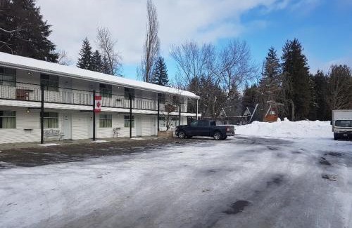 Sicamous Hotel | Anchor Riverfront Motel