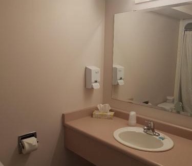 Sicamous Hotel | Anchor Riverfront Motel