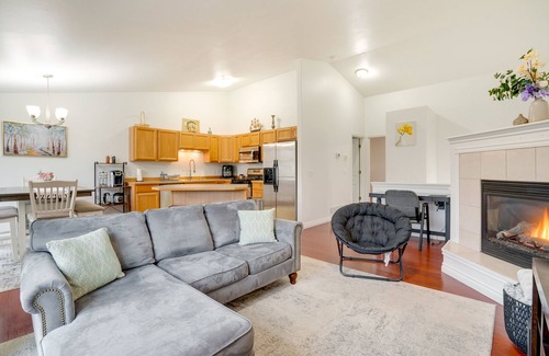 Campbell Park Condo | Anchorage Condo w/Mountain View: 6 Mi to Downtown