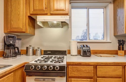 Downtown Anchorage Condo | Anchorage furnished 2 bed suite w/Murphy bed/desk, laundry room & free parking.