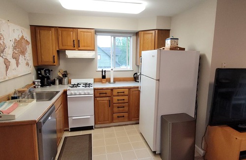 Downtown Anchorage Condo | Anchorage furnished 2 bed suite w/Murphy bed/desk, laundry room & free parking.