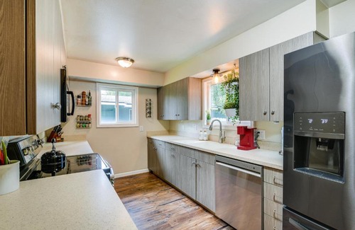 Rogers Park House | Anchorage Home about 7 Mi to Chugach State Park!