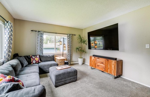 Rogers Park House | Anchorage Home about 7 Mi to Chugach State Park!