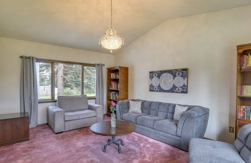 Northeast Anchorage House | Anchorage Retreat: Walk to Cheney Lake Park!