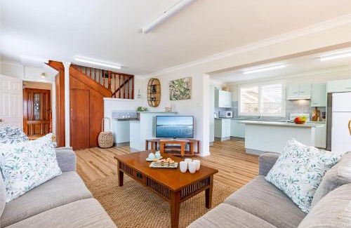 Fingal Bay House | Anchored at Fingal Bay 80 Marine Drive