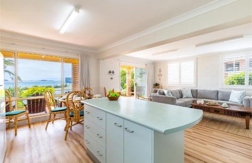 Fingal Bay House | Anchored at Fingal Bay 80 Marine Drive