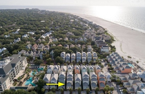 Isle of Palms House | Anchors Away! 117 Grand Pavilion; steps from the very best Wild Dunes offers.