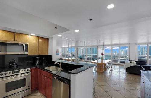 Downtown Miami Condo | Anchors Away! 2 Bedroom Condo, Monthly Only, Water and Skyline Views!