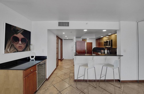 Downtown Miami Condo | Anchors Away! 2 Bedroom Condo, Monthly Only, Water and Skyline Views!