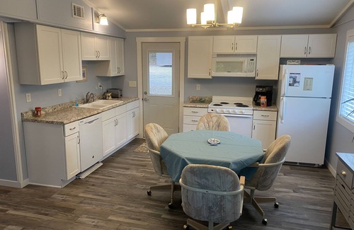 Lake Ozark Condo | ANCHOR’S UP UNIT 1 NAUTICALLY INSPIRED 2 BR CONDO NEXT TO BAGNELL STRIP