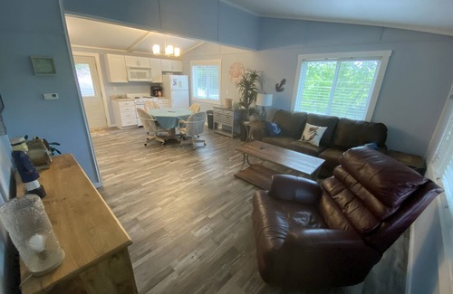 Lake Ozark Condo | ANCHOR’S UP UNIT 1 NAUTICALLY INSPIRED 2 BR CONDO NEXT TO BAGNELL STRIP