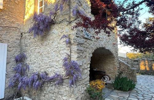 Labastide-de-Virac House | Ancien mas Provençal Restauré sur les Hauts D'un Village de Caractère