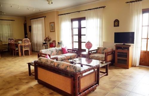 Archaia Olympia House | Ancient Olympia Luxury Pool Villa Palace 4Bedroom