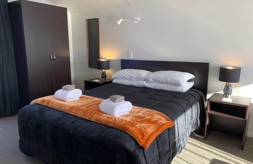 Lowburn Hotel | Anderson Park Motel