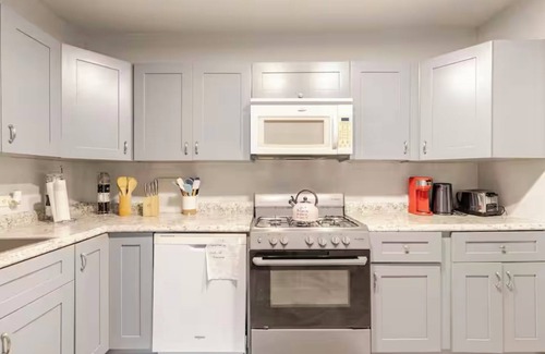 Montego Bay House | Andeve's modern, quiet home away from home with 4 bedrooms 2 bathrooms sleeps 8