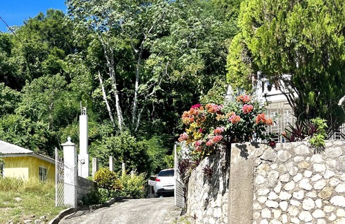 Montego Bay House | Andeve's modern, quiet home away from home with 4 bedrooms 2 bathrooms sleeps 8