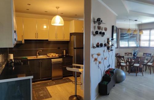 Mbrostar-Urë Apartment | Andi guest house