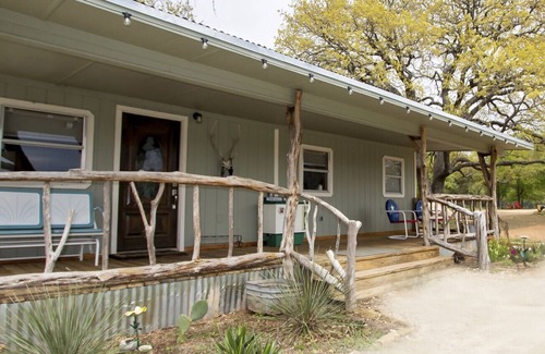 Lometa Apartment | Andi`s Cabin at Red Bluff Guest Ranch