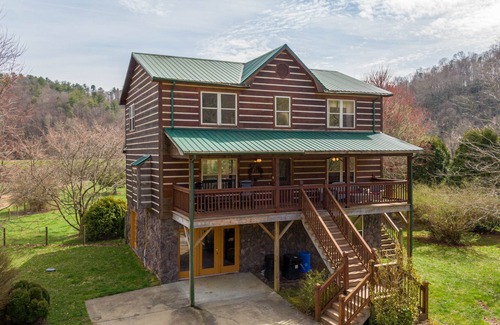 Todd Cabin | Andrews River Haven - River Front with hot tub-Cozy, Fun for Kids, Pet Friendly!