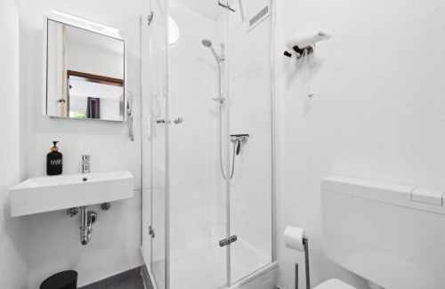 Kaiserslautern Apartment | ANDRISS - Kaiserberg Apartments - Kitchen - WIFI - Parking