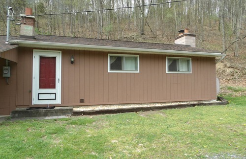 Huntingdon Cottage | Andrus Cottage located 3/10s of a mile from a beautiful cove on Raystown Lake.