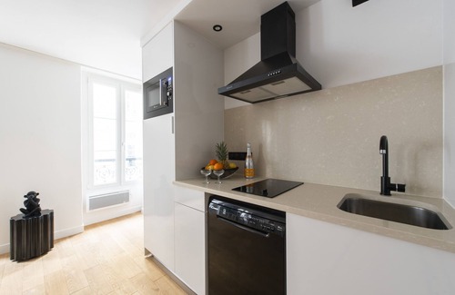 Quartier Sainte-Avoye Apartment | Andy, 2BR/2BA, 6 people