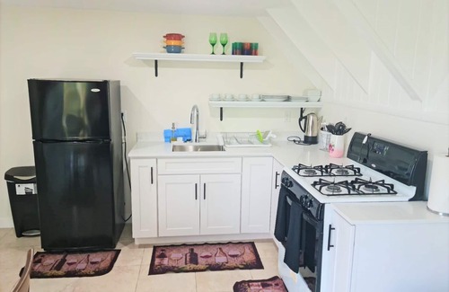 Bodden Town Apartment | Andy's Inn 3 Loft Studio - Quaint, tranquil loft studio suite with beach access