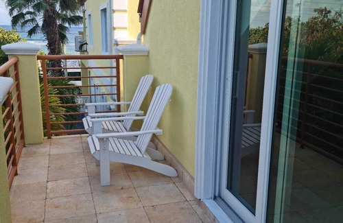 Bodden Town Apartment | Andy's Inn 3 Loft Studio - Quaint, tranquil loft studio suite with beach access