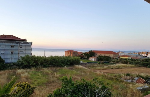 Karlovassi Apartment | Anema By The Sea Guesthouse