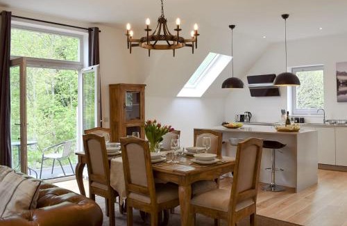 Kenmore House | Anemone