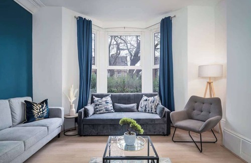 Anfield House | Anfield House - Liverpool Retreat 7 Bedroom Home