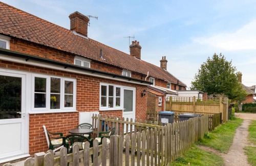 Sudbourne House | Angel Cottage - Two Bedroom House, Sleeps 4