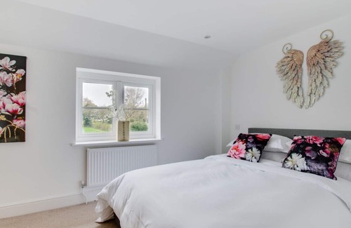 Sudbourne House | Angel Cottage - Two Bedroom House, Sleeps 4