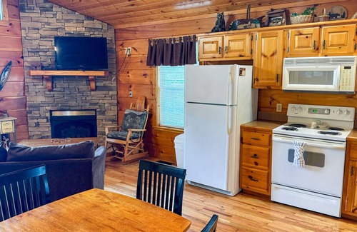 Gatlinburg - Pigeon Forge Cabin | Angel's View - Cabin In The Smokies