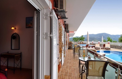 Agios Georgios Pagon Apartment | Angela Pool Apartment Agios Georgios