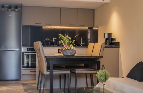 Bormes-Les-Mimosas Apartment | ANGELE CALME APARTMENT & SWIMMING POOL at VILLA NAIS. Bormes les mimosas