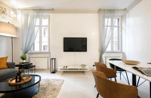 Rione III Colonna Apartment | Angelique Boutique
