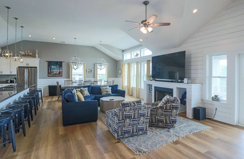 Pine Island House | Angelo del Mare - C6460. Pine Island 9 Br, Pool, Hot Tub, Elevator, Open Year Rnd