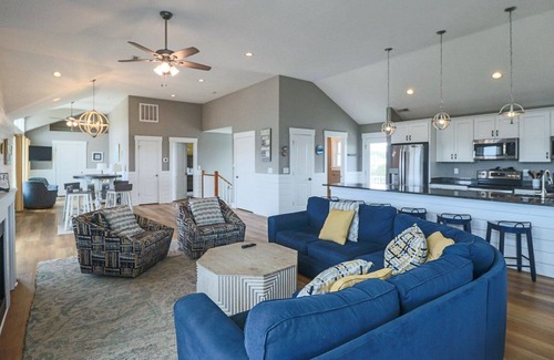 Pine Island House | Angelo del Mare - C6460. Pine Island 9 Br, Pool, Hot Tub, Elevator, Open Year Rnd