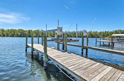 Homosassa House | Anglers Getaway Homosassa Home with Boat Dock!