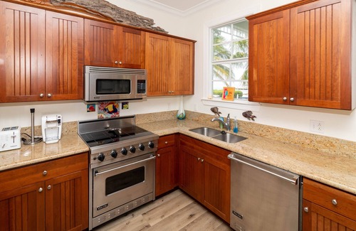Islamorada House | Anglers Reef Direct Ocean, 4 bedroom, Dock, Comm Pool & Beach
