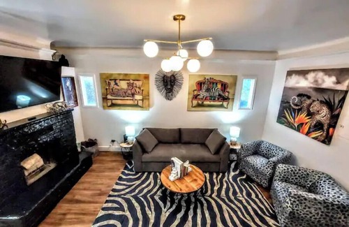Downtown Salt Lake City Ski Chalet | Animal Chalet - Unbeatable Location - Quiet & Safe 30 Night Minimum