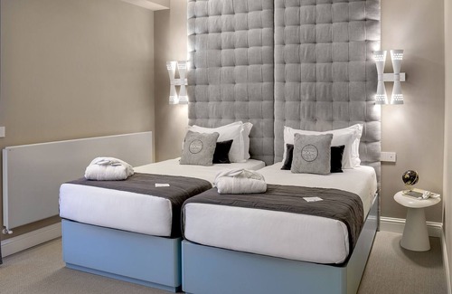 Rho House | Anjoy & Bleev Rooms | MONKEYS | Deluxe Mini Apart