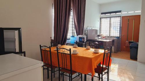 Banting House | Anjung KLIA House 72 With Neflix