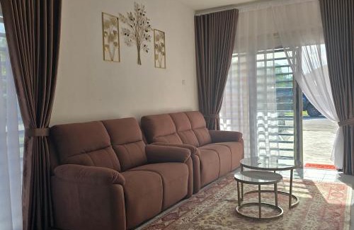 Banting House | Anjung KLIA No 69 With Neflix
