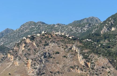 Qeparo House | Anmaor