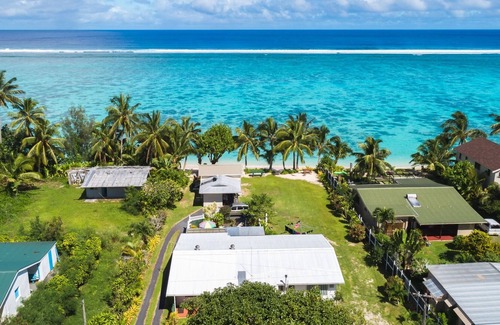 Tapere of Vaimaanga House | Ann's Beach House - right on the best beach!