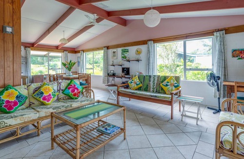 Tapere of Vaimaanga House | Ann's Beach House - right on the best beach!