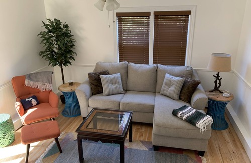 Harbor Springs Cottage | Ann Street Cottage. 10 minute walk to downtown and beaches